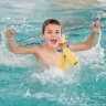 Bagheta Din Spuma Aquagym Lungime 1200 mm, Diametru 70 mm, Material Spuma, Culoare Gama Variata, Compatibil Conector Nu-Sport...