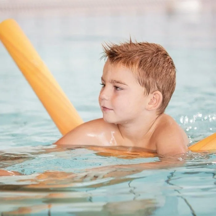 Bagheta Din Spuma Aquagym Lungime 1200 mm, Diametru 70 mm, Material Spuma, Culoare Gama Variata, Compatibil Conector Nu-Sport...