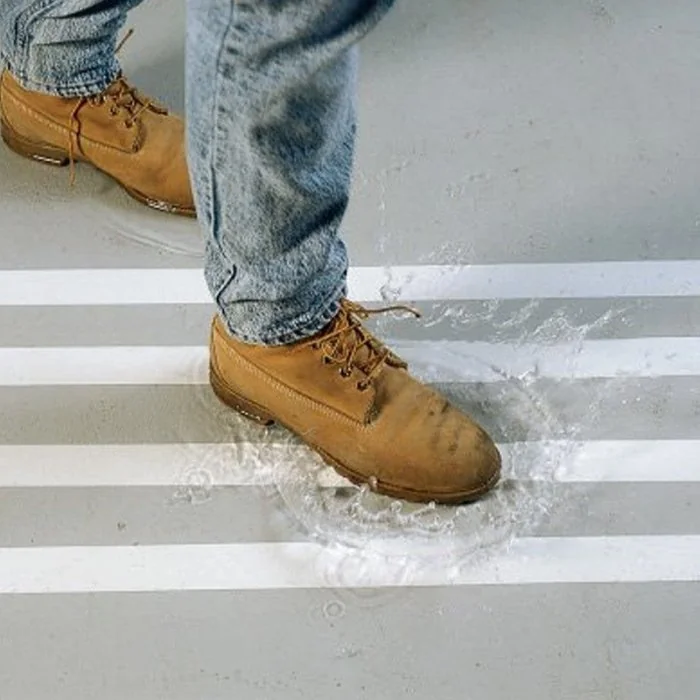 Banda Adeziva Antialunecare Aqua Safe Lungime 18.3 m, Latime 25 mm, Culoare Alb, Tip Cauciucata, Buc / Pachet 10-Benzi Adeziv...