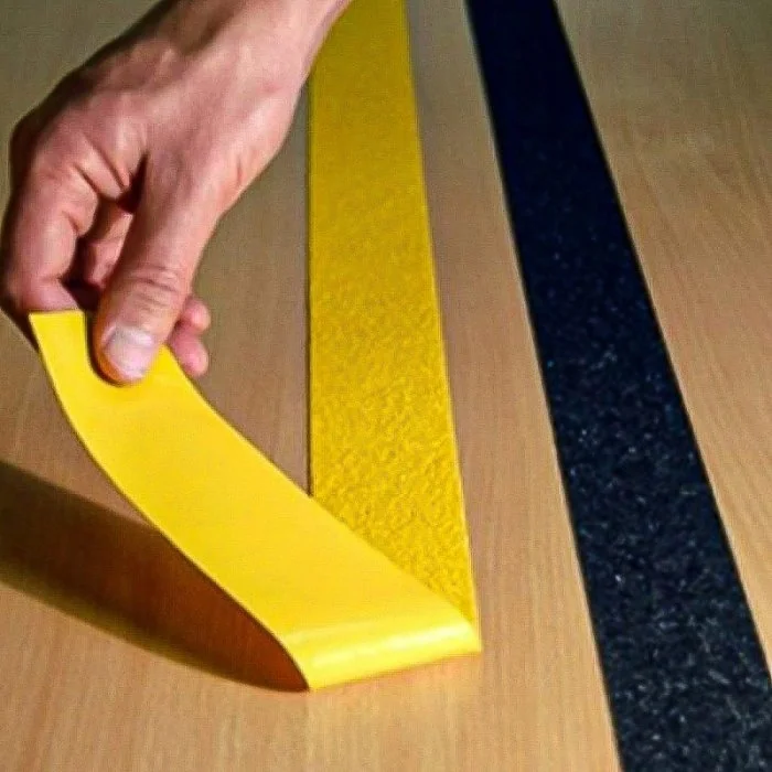 Banda Antiderapanta Reutilizabila Lungime 18.3 m, Latime 50 mm, Culoare Negru / Galben, Buc / Pachet 10-Benzi Adezive Antialu...